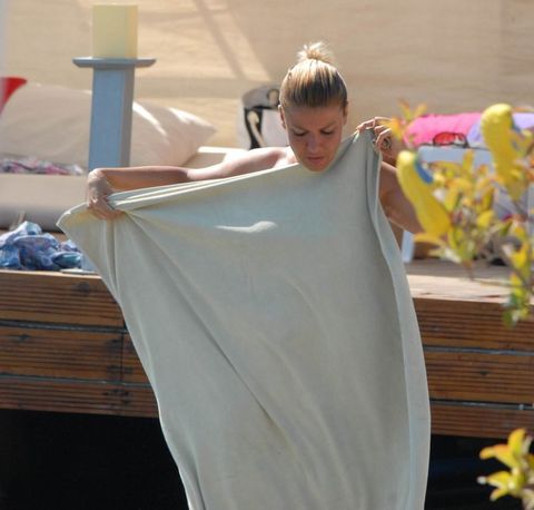 İşte mayolu Gülben Ergen