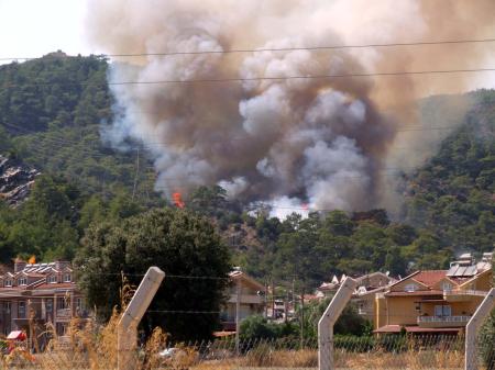 Yangın Marmaris'i tehdit ediyor...