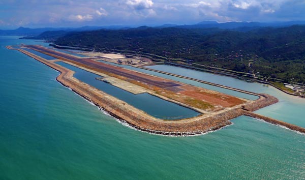 'Denizdeki havalimanı karadan ucuza geldi'
