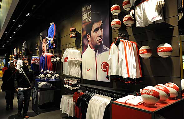 Arda Turan'a Londra'nın merkezinde özel köşe