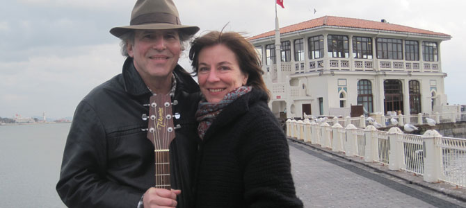 http://i.milliyet.com.tr/YeniAnaResim/2010/03/18/istanbul-un-buyusu-caz-sanatcilarina-ilham-oluyor--554971.Jpeg