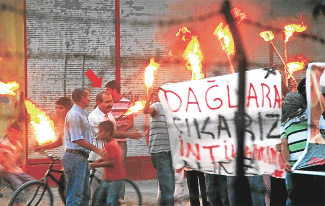 BDP’li başkan poşu düzeltti tutuklandı