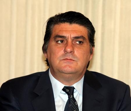 http://i.milliyet.com.tr/YeniAnaResim/2010/08/11/serdal-adali-ferrari-ile-hilbert-gidecek-en-son-isimler-777854.Jpeg