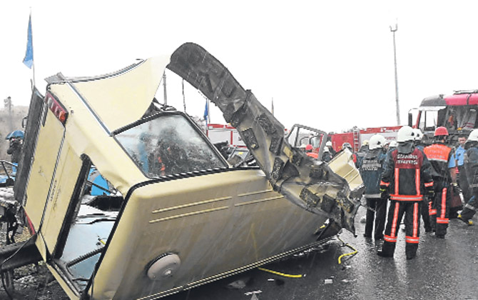 http://i.milliyet.com.tr/YeniAnaResim/2010/09/13/cenazelerini-kamyonetle-tasidilar--821622.Jpeg