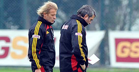 Galatasarayda oyun sistemi tartışması