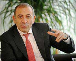 Gürsel Tekin iki bomba ismin peşine düştü