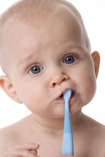 Bebeğinizin dişini temizlemeyi ihmal etmeyin