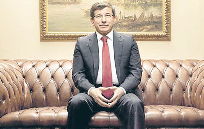 Ahmet Davutoğlu Energizer Tavşanı gibi