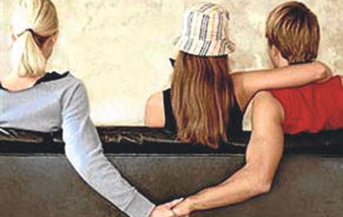 Kocas�n� Albayla Aldatan Kad�n Video �zle