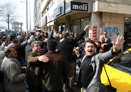 izmir-de-tehlikeli-gerginlik--1148978.Jpeg