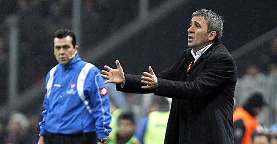 [Resim: hagi-ye-elveda-1215247.Jpeg]