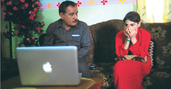 Samar kendi fotoğrafına böyle baktı