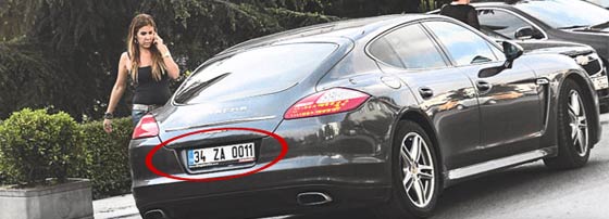 Acun'u plakasında taşıyor