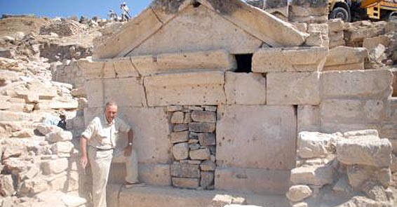 �talyan profes�r: Hierapolis'te HZ. �sa'�n havarisinin mezar�n� bulduk