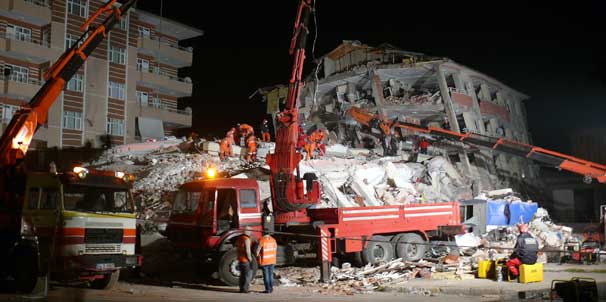  Dünya Medyasından Deprem Manzaraları