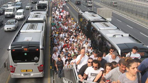 Metrob�ste Ak�l Almaz Olay !