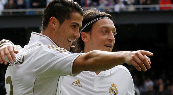 Mesut Özil’den, Mourinho ve Ronaldo’ya ilginç hediye