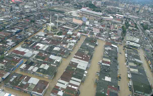 Samsun Valisi Aksoy: Yaşanan sel, 5 bin yılda bir olabilecek boyutlarda
