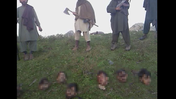 Taliban 12 askerin kafasını kesti