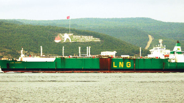 Dev tanker yola çıktı, geçişler durdu