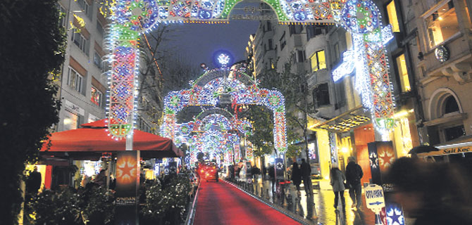 Yılbaşı coşkusu sokakta&hellip; - Cumartesi Haberleri