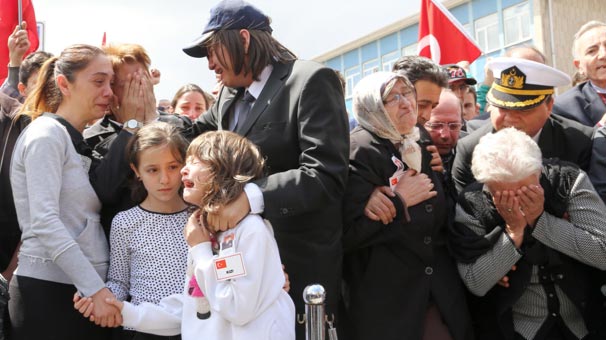 Kurmay Albay Murat Özenalp'in cenazesinde tepki