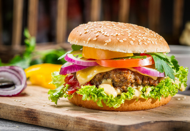 Çocuklar için ev hamburgeri yapımı Pratik Tarifler Haberleri