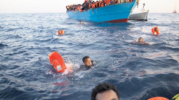 Akdeniz de yaşam savaşı 2 bin göçmen kurtarıldı