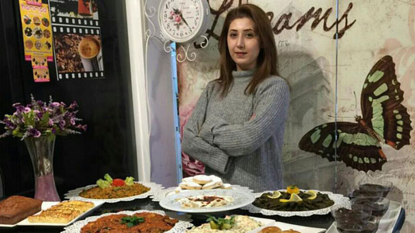 Yılbaşı için şimdiden yarım ton ev yapımı yaprak sarma siparişi aldık