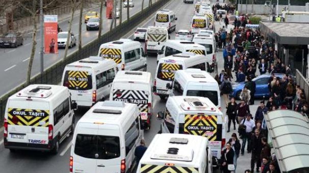 İstanbul'da trafik yoğunluğu okul servisleri ile ilgili görsel sonucu