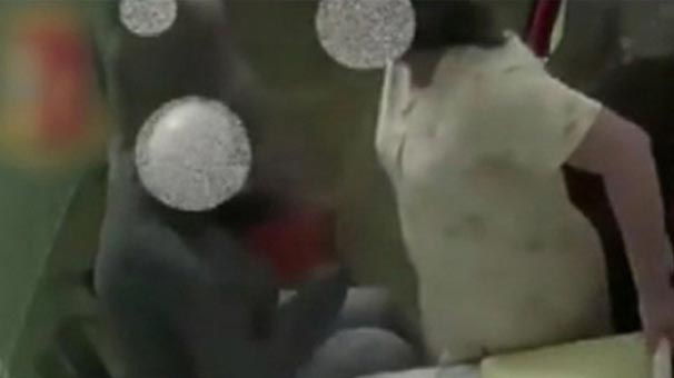 Haberler Polis eve gizli kamera yerleştirince her şey ortaya çıktı