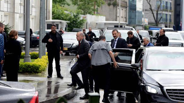 Cumhurbaşkanı Erdoğan AK Parti İstanbul İl Başkanlığı'nda