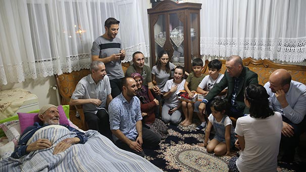 Cumhurbaşkanı Erdoğan'dan Emekçi ve Soyutürk ailelerine ziyaret