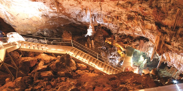 Oylat Mağarası
