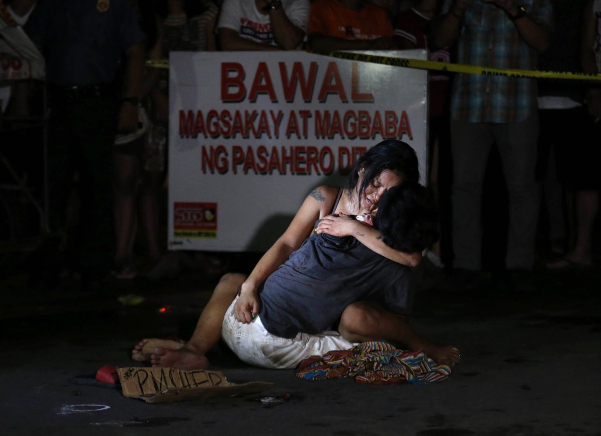 Bu sahneler ve daha fazlası, Başkan Rodrigo Duterte'nin söylemleri sonrası yaygınlaştı. Son 8 ayda Filipinler genelinde 7 bin kişi öldürüldü. 
