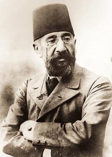 <div>
Resimlerinde insan figürunu kullanan ilk müslüman ressam</div>
<div>
</div>