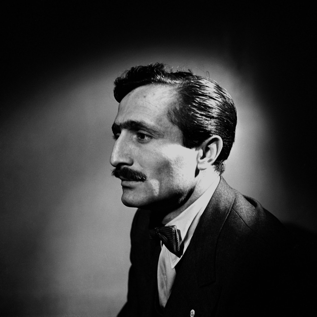 Rivayete göre; Özdemir Asaf şiiri okurken aşık olduğu kız da salondadır ve şiirin okunma esnasında salondan ayrılır.