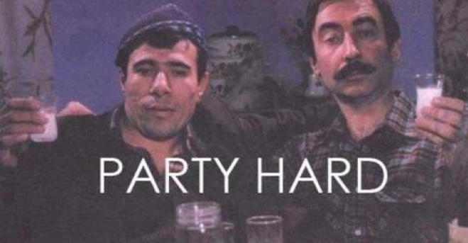 21- Herkese ne kadar sosyal olduğunu, eğlendiğini göstermek isteyenler<br />
