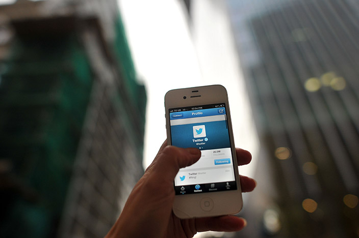 3- Bütün hayatını Twitter’da 140 karaktere sığdırmaya çalışan tipler<br />
