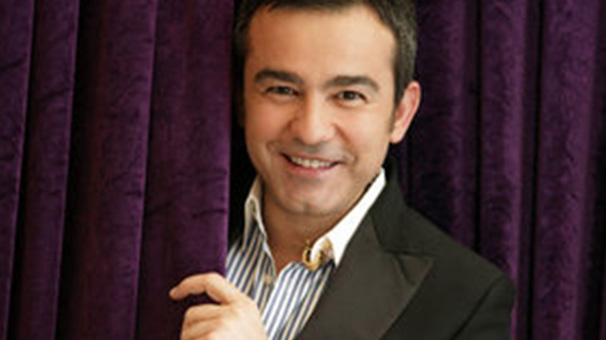 cengiz abazoglu yaptigi elbiseyi