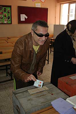 FLAŞ! Mehmet Ali Erbil hangi partiye oy verdi? Bu soruya ne dedi? - Resim: 1