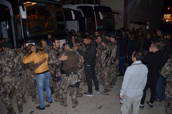 Afrin'e giden Ã¶zel harekatÃ§Ä±lar 2,5 ay sonra kente dÃ¶ndÃ¼