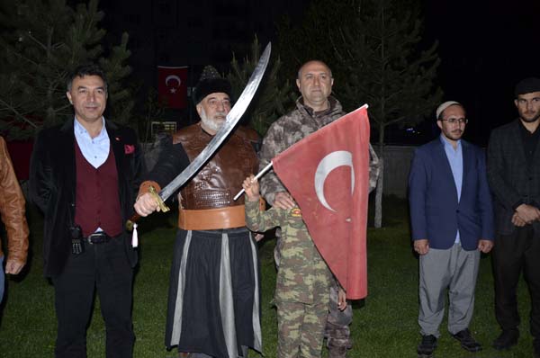 Afrin'e giden Ã¶zel harekatÃ§Ä±lar 2,5 ay sonra kente dÃ¶ndÃ¼