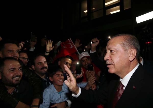 CumhurbaÅkanÄ± ErdoÄan'a sevgi gÃ¶sterisi