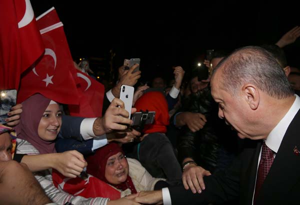 CumhurbaÅkanÄ± ErdoÄan'a sevgi gÃ¶sterisi
