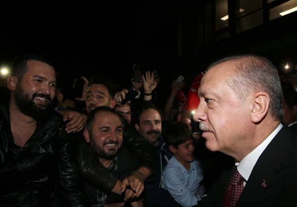 CumhurbaÅkanÄ± ErdoÄan'a sevgi gÃ¶sterisi
