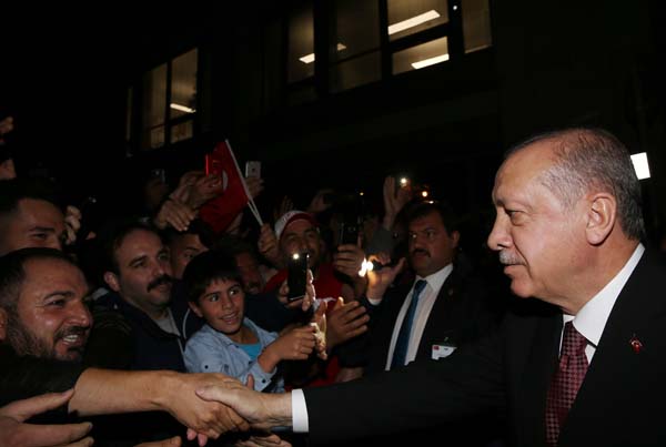 CumhurbaÅkanÄ± ErdoÄan'a sevgi gÃ¶sterisi