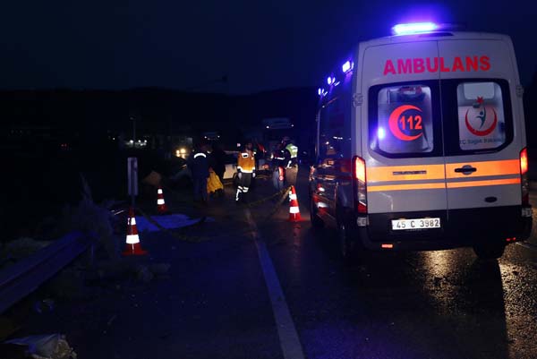 Manisa'da korkunÃ§ kaza! SÃ¼rÃ¼cÃ¼ feci Åekilde can verdi