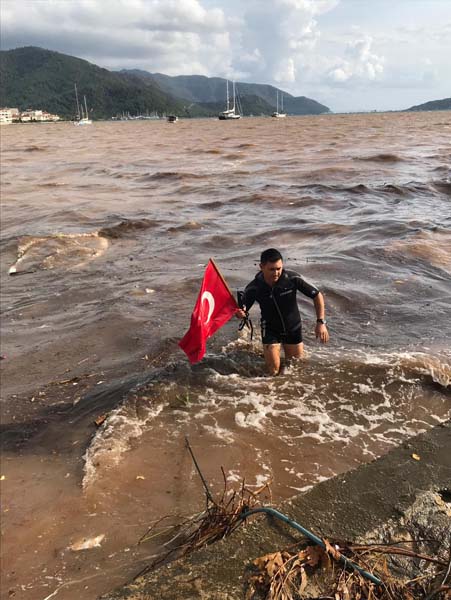 Tekneler battÄ±, deniz renk deÄiÅtirdi!