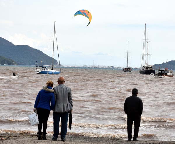 Tekneler battÄ±, deniz renk deÄiÅtirdi!